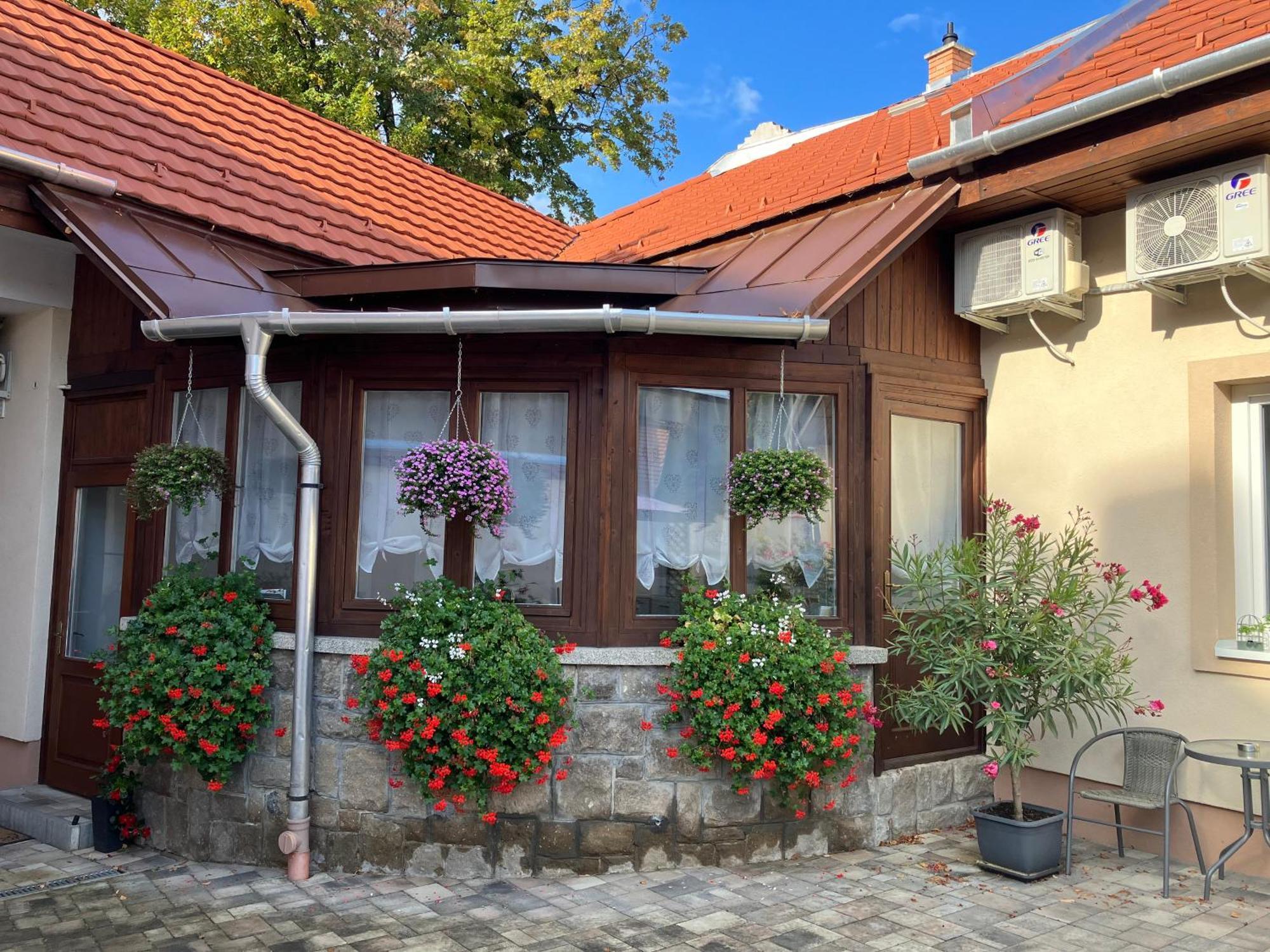 Illa Apartments Eger Exterior foto